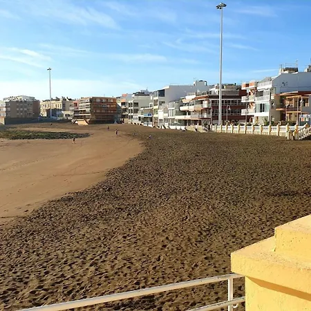 Apartamento With Terrace On The Beachfront. *