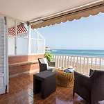 Διαμέρισμα With Terrace On The Beachfront. *